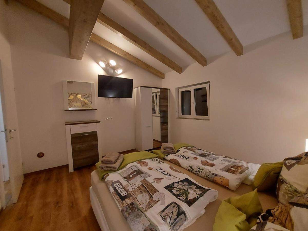 Auszeit Steiraland Penthouse 9 Mit Grossen Balkon Und Parkplatz Lägenhet Leoben  Exteriör bild
