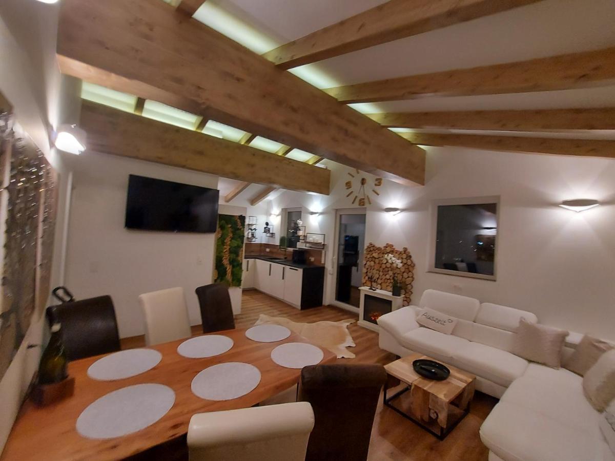 Auszeit Steiraland Penthouse 9 Mit Grossen Balkon Und Parkplatz Lägenhet Leoben  Exteriör bild