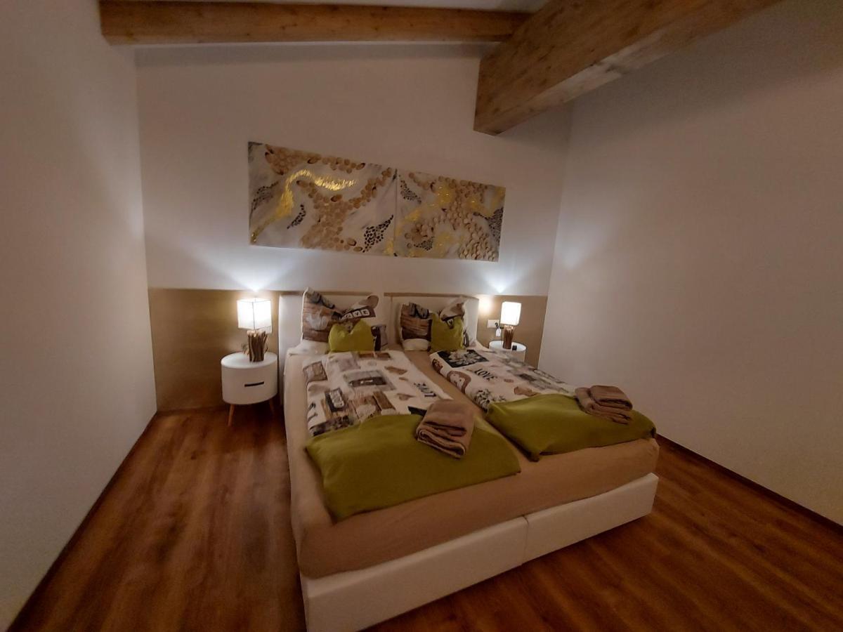 Auszeit Steiraland Penthouse 9 Mit Grossen Balkon Und Parkplatz Lägenhet Leoben  Exteriör bild