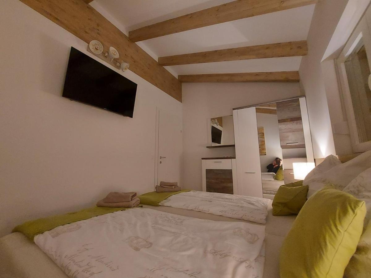 Auszeit Steiraland Penthouse 9 Mit Grossen Balkon Und Parkplatz Lägenhet Leoben  Exteriör bild
