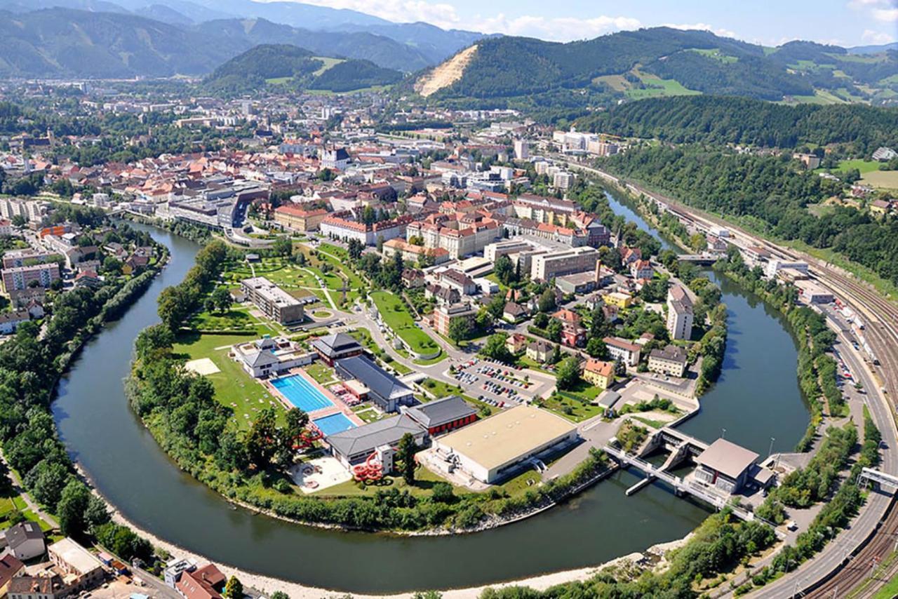 Auszeit Steiraland Penthouse 9 Mit Grossen Balkon Und Parkplatz Lägenhet Leoben  Exteriör bild