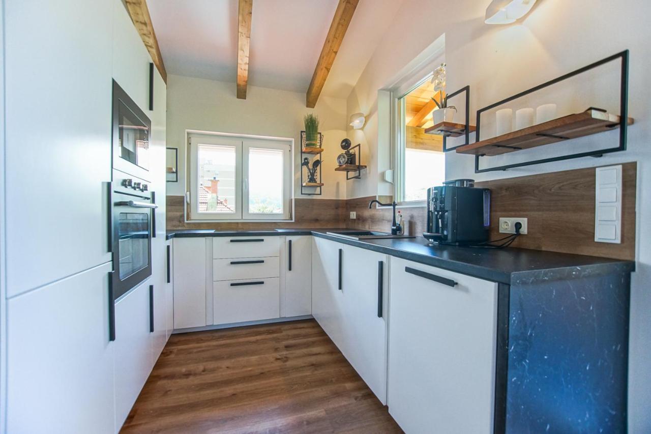 Auszeit Steiraland Penthouse 9 Mit Grossen Balkon Und Parkplatz Lägenhet Leoben  Exteriör bild